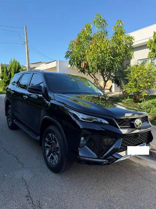 TOYOTA HILUX SW4 2.8 D-4D TURBO DIESEL SRX PLATINUM 7L 4X4 AUTOMÁTICO